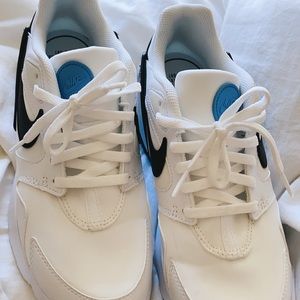 Nike Women’s LD Victory Sneakers